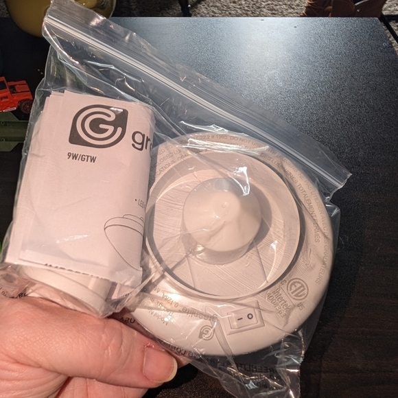 2pk LED 60W W/Bulbs & Adapters - Picture 7 of 7